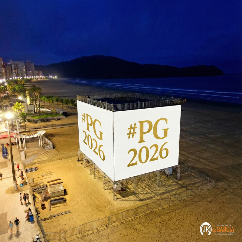 Um dos grandes destaques do Réveillon 2026 em Praia Grande são as estruturas em formato de cubos montados na areia, que servirão como base para parte da queima de fogos e ainda vão receber megatelões de LED.